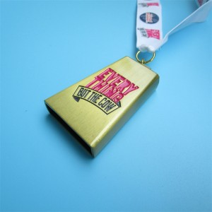 Medallas de premio de logotipo personalizado de fábrica con cinta de oro en blanco Ciclismo de bronce de plata corriendo Medalla deportiva Marathon Metal