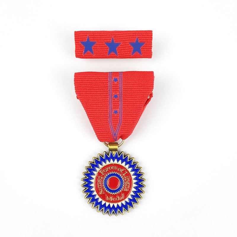 ¡En medallas personalizadas, la solapa personalizada se realiza convenientemente!